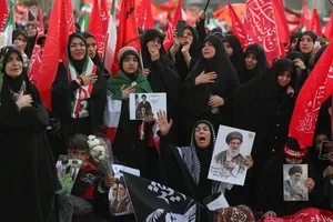 بدرقه رهبر شهید از دید عکاسان خارجی (عکس)